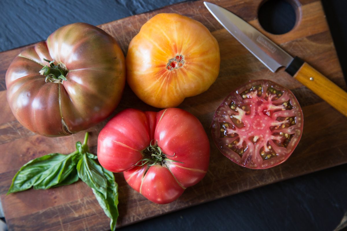 heirloom tomatoes on a cutting board from grass valley farmers market