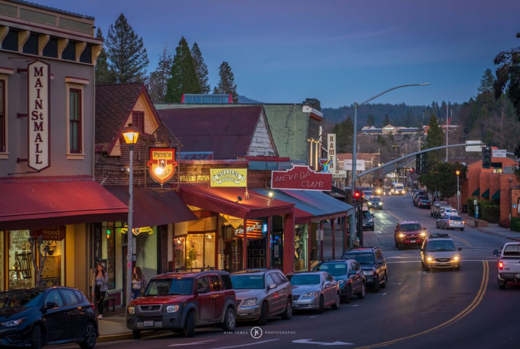 The curving roads of Grass Valley at dusk